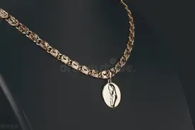 逆天奇案故事：一个女富豪，设下了一个精妙的局，逍遥法外图片