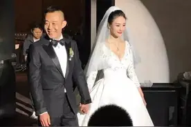 “老戏骨”侯勇：为了生儿子，两婚两离，50岁再娶25岁娇妻为伴图片