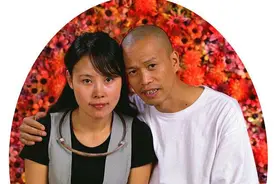 “艺术疯子”：取下自己肋骨制成项链，送给最爱的人当礼物图片