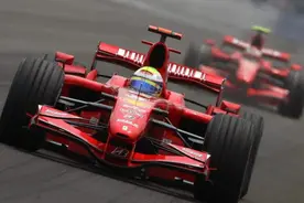 200km/h正面撞墙，他是怎么活下来的？图片