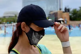 蔡少芬带儿女回重庆婆家被赞接地气，打扮朴素难掩明星光环图片