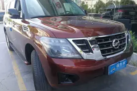 奢侈过头了，买家花47万买一辆二手途乐，只为给揽胜当陪衬图片