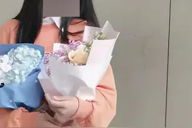 重庆两名高中生坠楼 二人曾因恋爱被休学 家属称彻夜未归宿舍无人告知图片