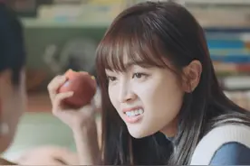 女星演技新境界：韩式瞪眼演全剧、牙缝秀演技，看到爱豆我崩溃了图片