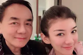 黄奕放弃了小9岁高学历高薪又帅气的王侃，她会后悔吧？图片