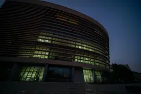 你努力的样子最美！郑州图书馆自习室恢复开放首日，坐满了考研的学生图片