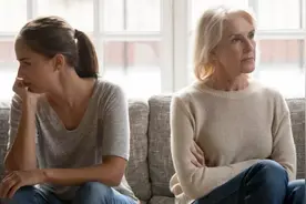 我困难时，公婆冷眼旁观，如今凭啥让我伺候？图片