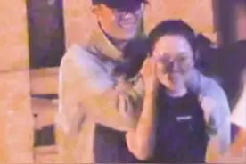 张靓颖与男友深夜泡吧，搂肩同回住所疑同居？男方身份曾惹争议图片