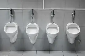 尿道口有白色分泌物是为什么？图片