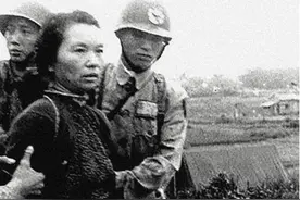 2001年，老妇在杂志上看到一张照片，痛哭：妈妈，我还等你回家呢图片
