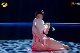 《舞蹈风暴》斗舞名场面来了！这个妩媚女人又美又撩，全场尖叫图片