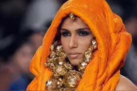 巴基斯坦美女来中国探望妹妹，刚下飞机就吐槽：你穿的啥玩意？图片