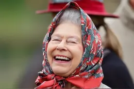 菲利普亲王说话不饶人，一张嘴得罪半个世界，吐槽女王发型像头盔图片