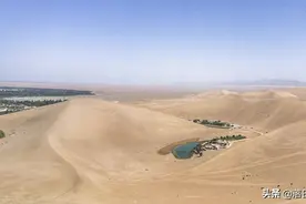 在鸣沙山月牙泉逃票被抓，看景区管理人员会如何对待？图片