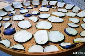 晒点茄子干，到冬天炖菜比吃肉还香，我家每年都要晒78次图片