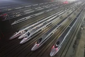 台湾姑娘首次搭乘祖国高铁，仿佛乘坐着一趟中华民族的伟大飞越图片