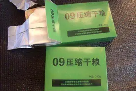 军用压缩饼干体积这么小，为啥如此抗饿？用水煮30分钟就明白了图片