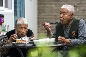农村老人说“桌上不摆三盘菜，六人不坐乌龟席”，为啥不摆三盘菜图片