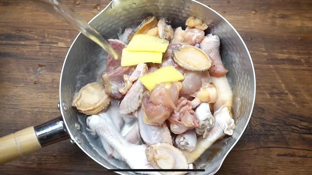 海底椰花胶响螺鸡脚汤 2026年花胶响螺片海底椰煲鸡汤的做法 海底椰花胶响螺鸡脚汤 2026年花胶响螺片海底椰煲鸡汤的做法