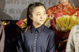 21岁童星林妙可发福了？面部圆润有肿胀感，穿衣风格太老气图片