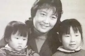 女子被外国丈夫抛弃后，靠包饺子养活2女儿，如今年赚30亿视频封面