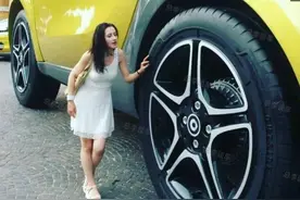 世界上最大的奔驰汽车，车身高5米，全球只有一辆图片
