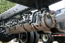 一根排气管价格8万？一夜之间被偷三根，国六排气管到底贵在哪？图片