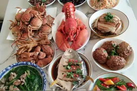 晒朋友圈大家的年夜饭，南方北方差距真大，网友：都想去最后一家图片