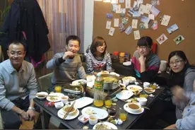 同学聚会AA制，结束后看到账单，女同学集体抵制：这钱我不出图片