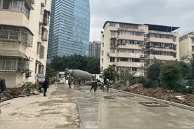 【新路径 新作为】让幸福来敲门 雅安市雨城区人大常委会监督助力老旧小区“逆生长”图片