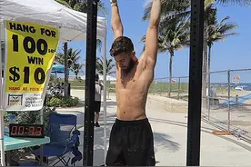 单杠悬垂2分钟就属于高手级别，每天坚持训练，快速提升双手握力图片