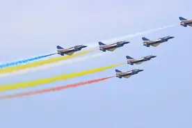 拉烟飞行的彩烟是什么材料？图片