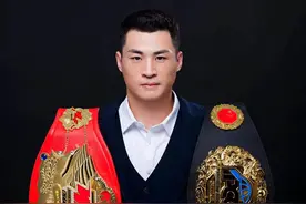 五战五胜！巴彦淖尔“大魔王”李辉斩获两条金腰带图片