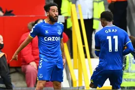 伤口撒盐！汤森庆祝动作惹恼C罗 赛后交换球衣被无视图片