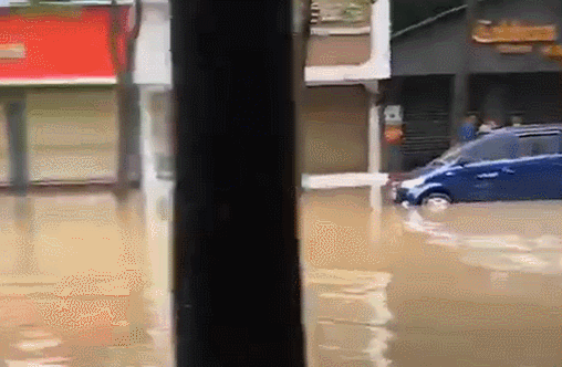 暴雨袭城！今天，石首人的出门现场曝光