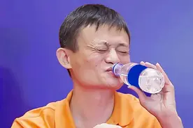 世上最贵的7种矿泉水，一瓶顶一辆奔驰跑车，最贵的瓶盖都是镶钻图片