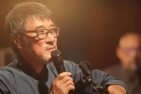 28岁嫩模千惠，为何会嫁给3婚的李宗盛，还甘愿做他背后的女人？图片
