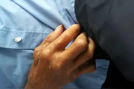 啤酒加小龙虾，最怕痛风悄然而至！痛风到肾衰竭要多久？请看此文图片