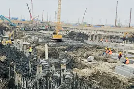 轰隆隆隆，人们开着挖掘机去追梦图片