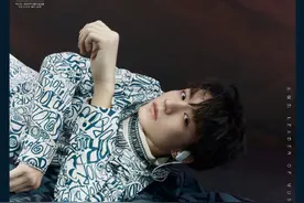 王俊凯穿Diro衬衫出镜，上演完美侧颜杀，少年魅力与生俱来图片