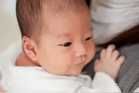 “我3个儿女都是抱大的”！婆婆因抱孩子被儿媳批评，满肚子委屈图片