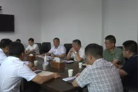 刘正仁调度打击流动加油车非法经营成品油工作图片