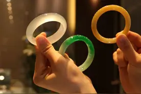 女士怎么选翡翠手镯？图片
