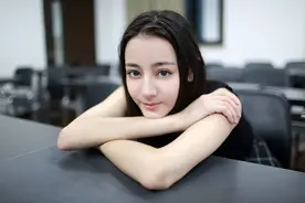 为什么有些人适合“偏分”，有的适合“中分”？主要看这两个地方图片