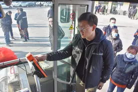 测温和支付一次完成！西安两条公交线路试点“刷脸”乘车图片