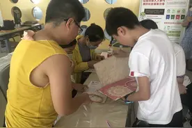 秦淮区汇幸苑社区开展“我的童趣童年—旋转木马拼搭”手工活动图片