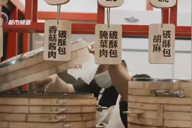 逛“深夜食堂”、尝小吃、听乐器、看表演！昆明老街的夜市有多好玩，你可以尽情想象图片