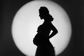 产后脱发为何如此恐怖？不想“一脱致秃”这个方法要收好图片