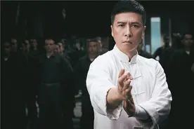 叶问4——在绝对力量下，撩阴、插眼、锁喉就变成功夫的必杀技了图片