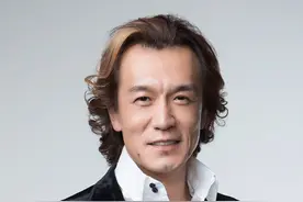 5位国内赚钱国外花的央视主播，知道实情后，原来我们错怪他们了图片